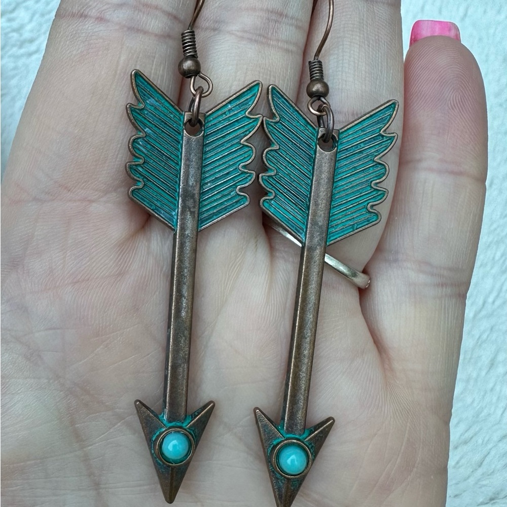 Boho long dangle arrow earrings NWT
